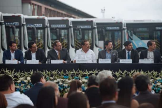 entrega ônibus eletrico