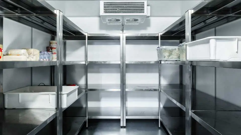 Boas práticas na manipulação e transporte de alimentos refrigerados.